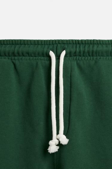BERMUDA DE JOGGING AVEC PIÈCE - Vert de Zara - Image 7