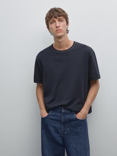 Camiseta manga corta pespunte contraste - Índigo de Zara