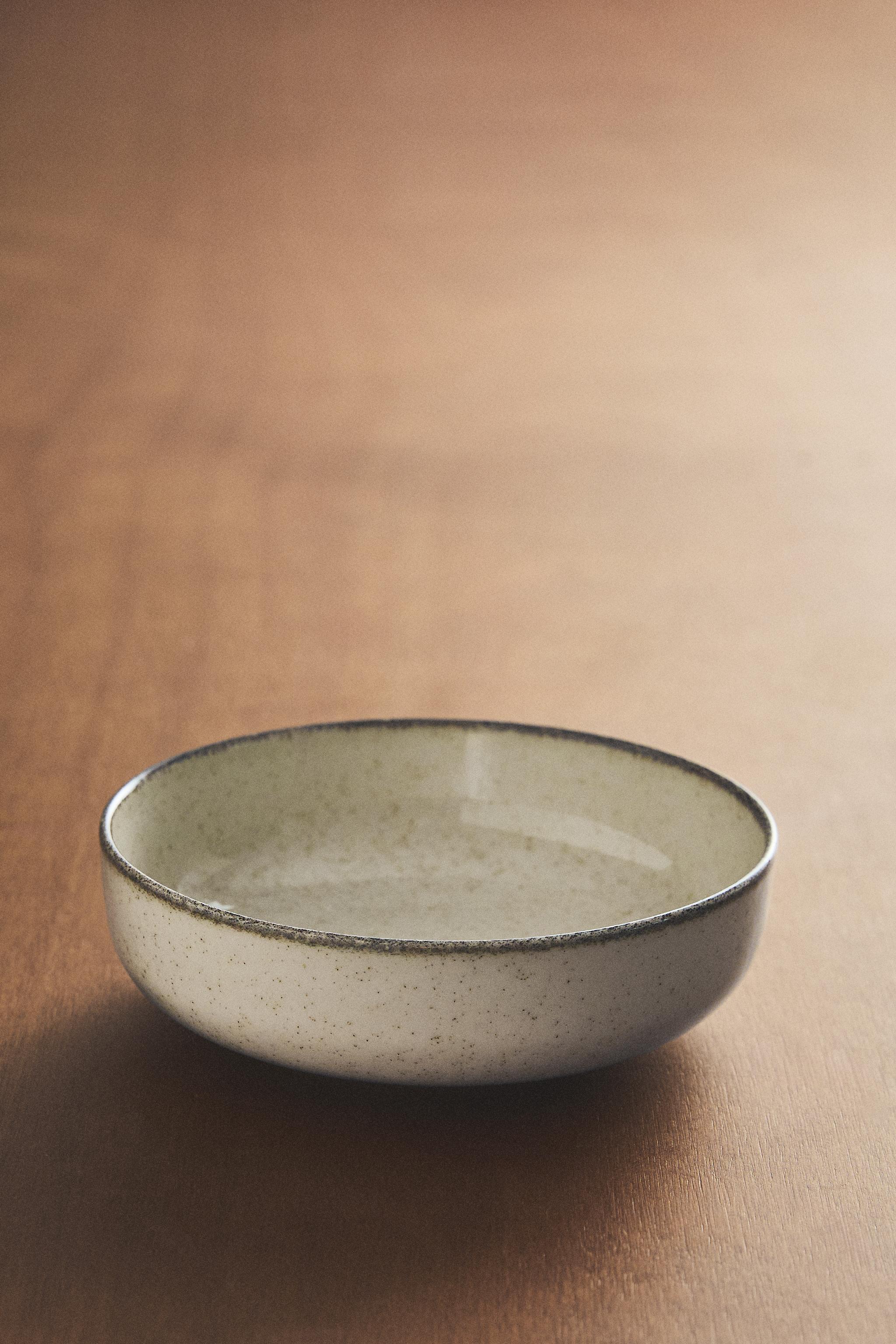 PORCELAIN BOWL WITH ANTIQUE FINISH RIM