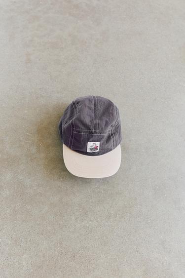 GORRA APLIQUE ETIQUETA LOGO RIPNDIP © X ZARA KIDS - Gris antracita de Zara