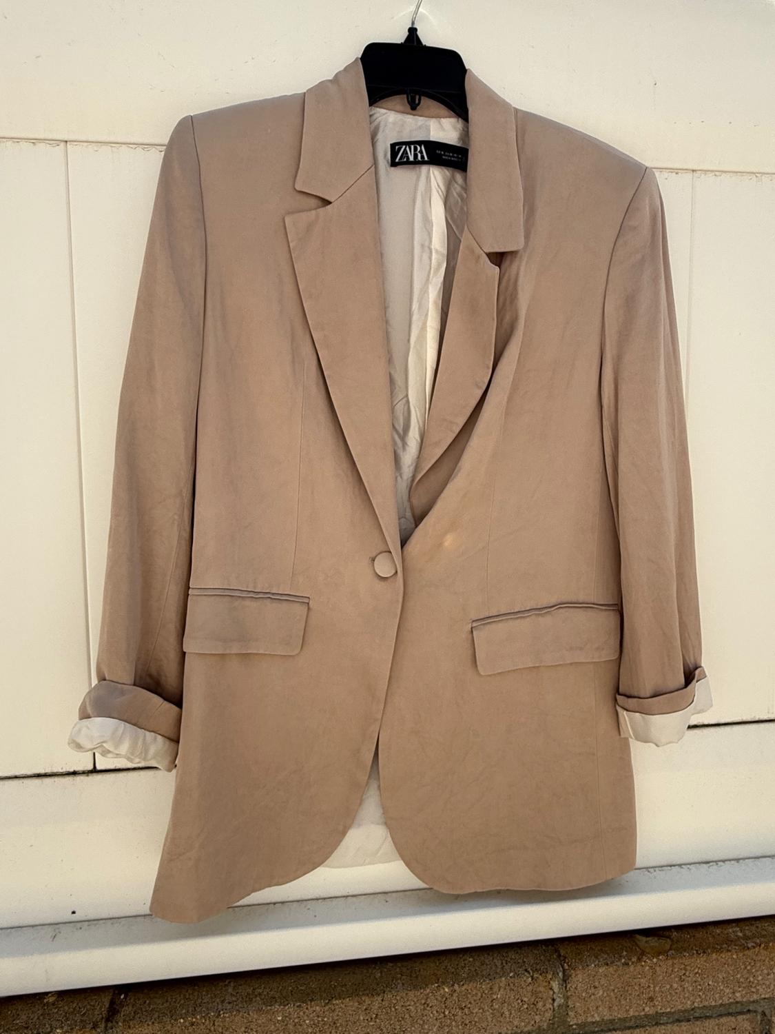 STRAIGHT CUT SATIN EFFECT BLAZER