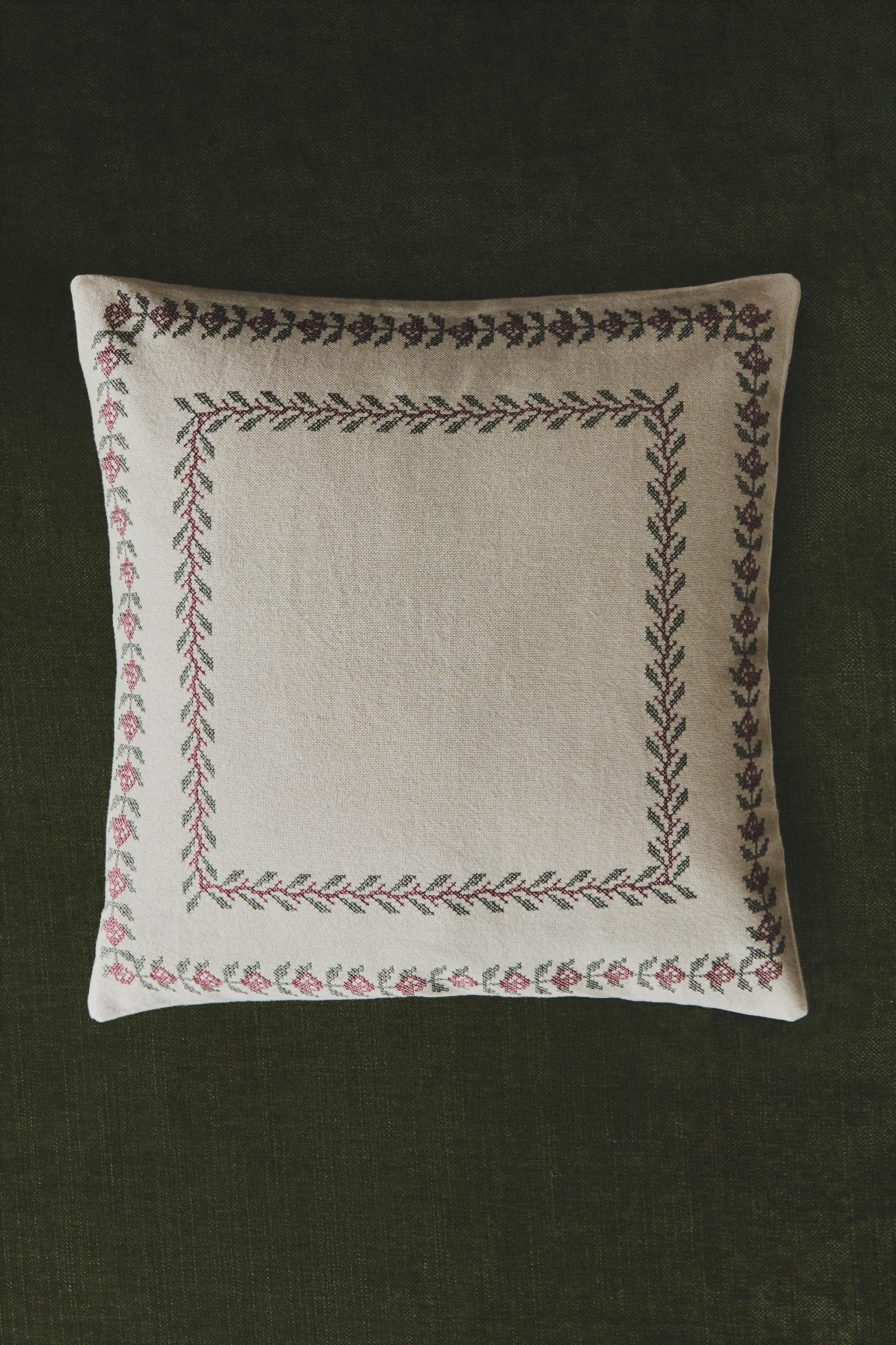 CHRISTMAS THROW PILLOW COVER WITH LEAF BORDER
