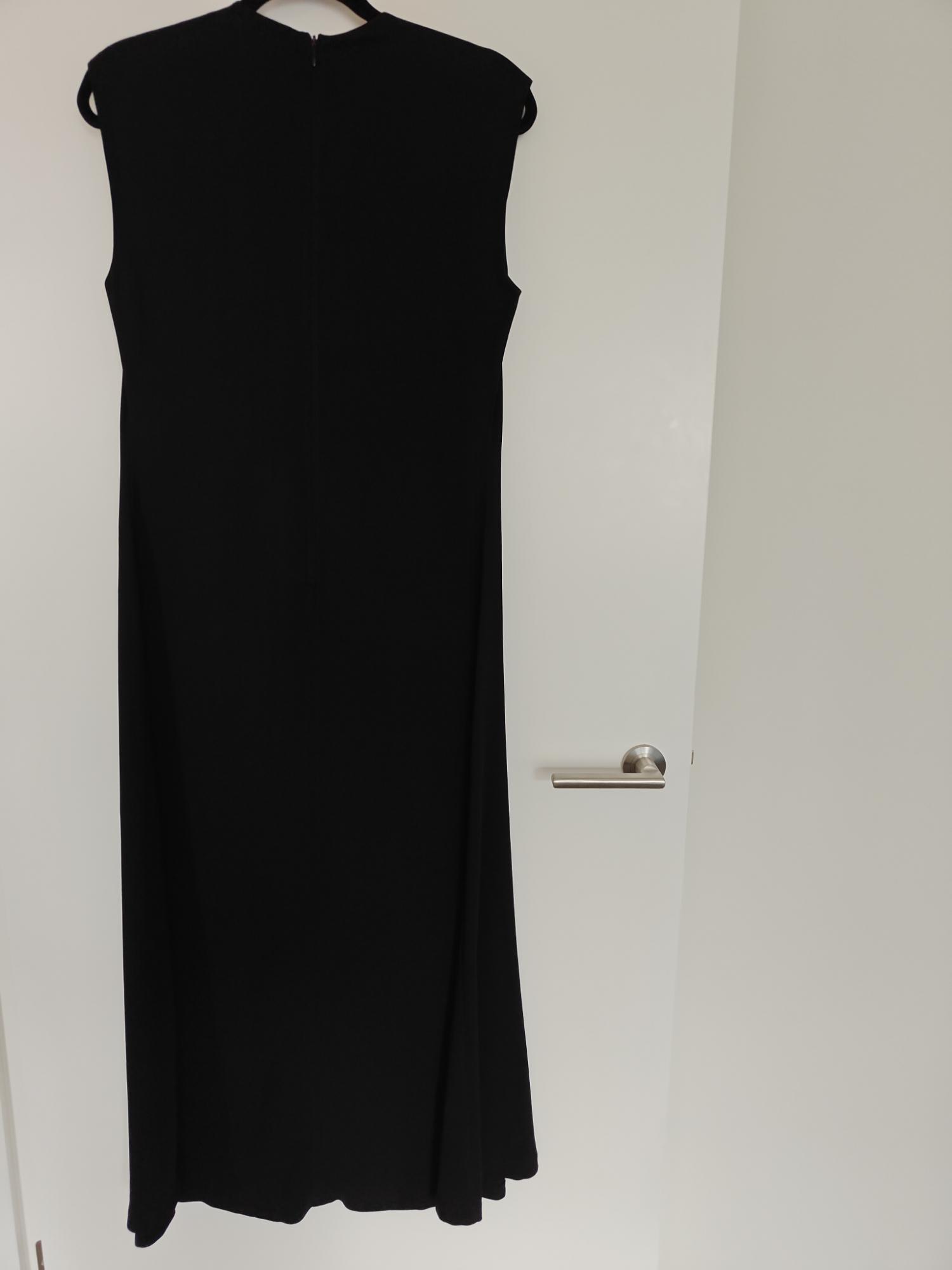 LONG BLACK SLEEVELESS DRESS