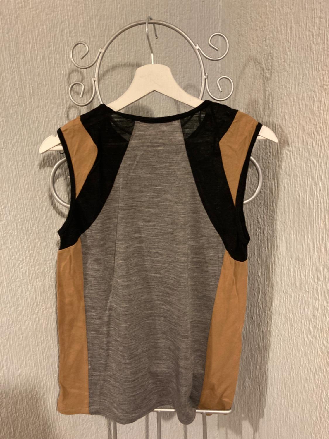CAMISETA TOP SIN MANGAS - Image 2