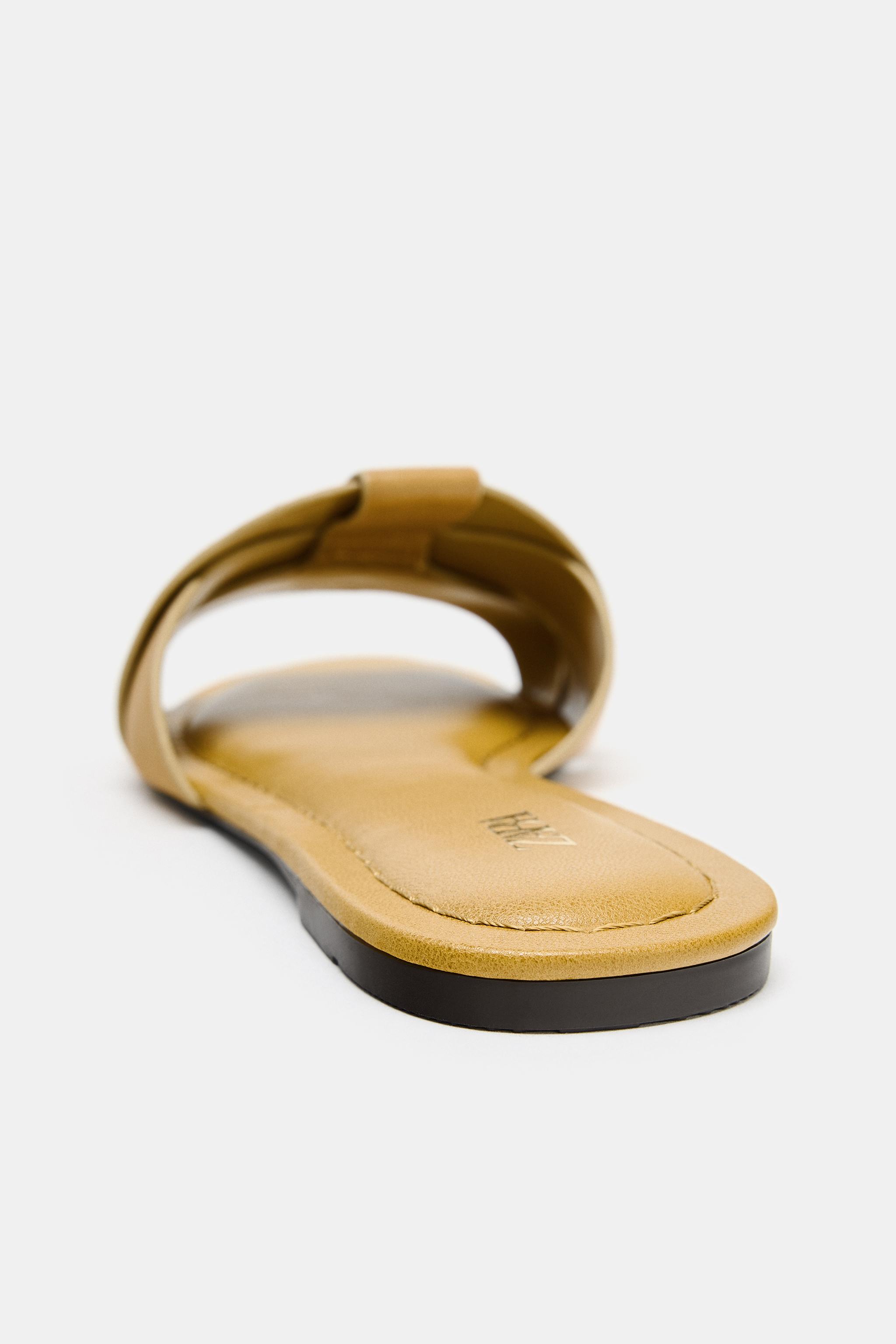 FLAT CROSSED-STRAP LEATHER SANDALS