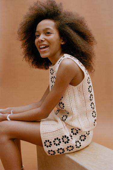 БЕРМУДЫ ИЗ КРУЖЕВА КРОШЕ С ЦВЕТОЧНЫМ УЗОРОМ — ЭКРЮ от Zara