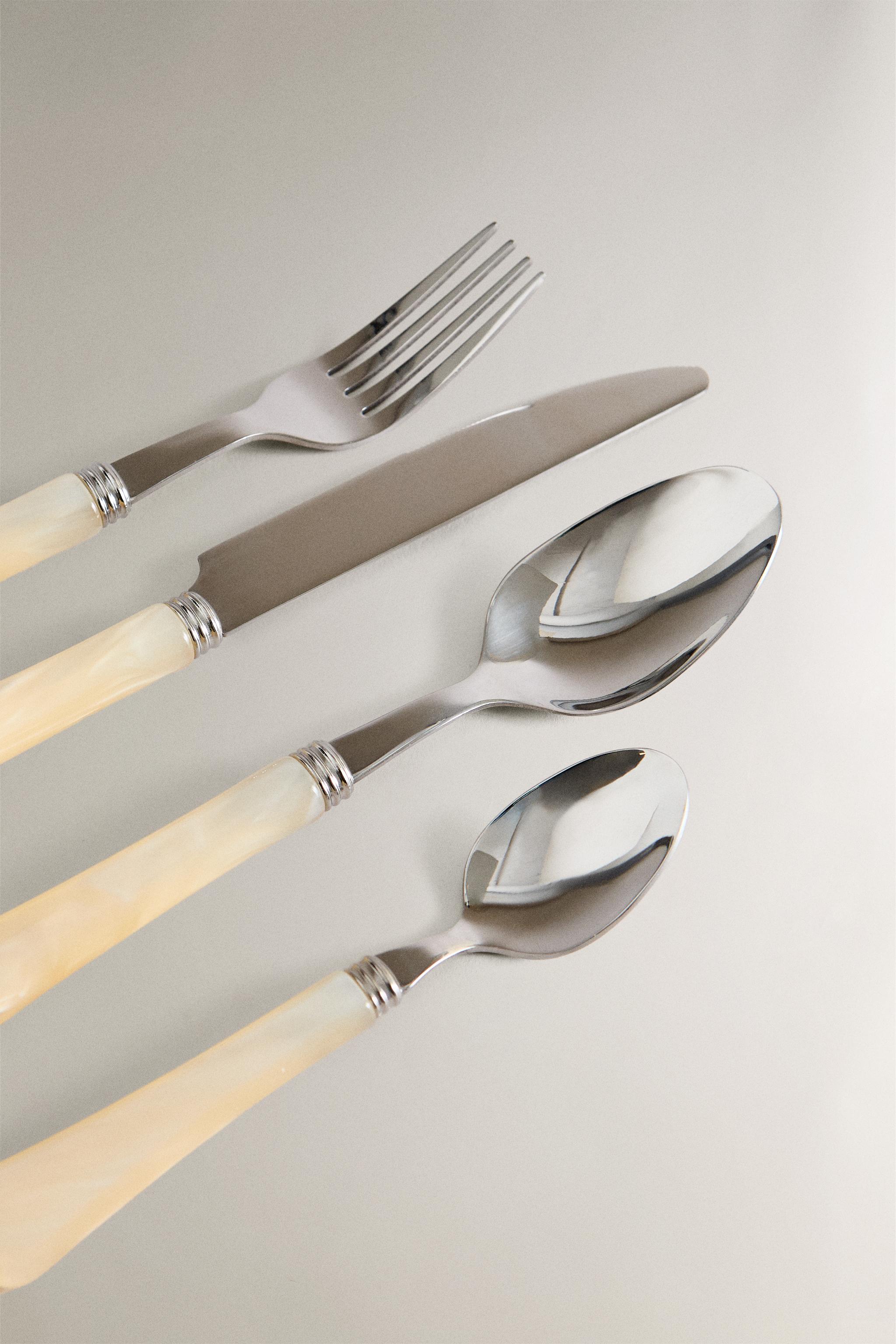 4-PIECE CUTLERY SET WITH PEARLESCENT EFFECT HANDLE — Pearl / Beige