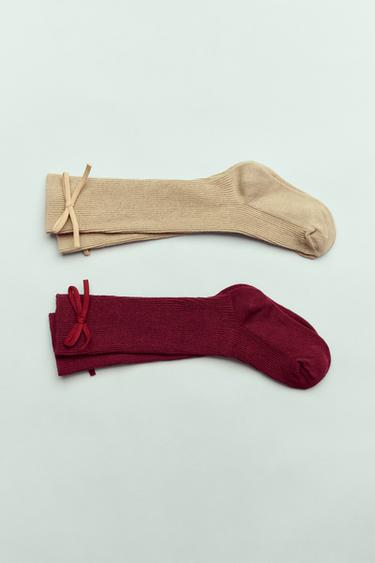 LOT DE DEUX PAIRES DE CHAUSSETTES HAUTES AVEC NŒUD - Rouge de Zara