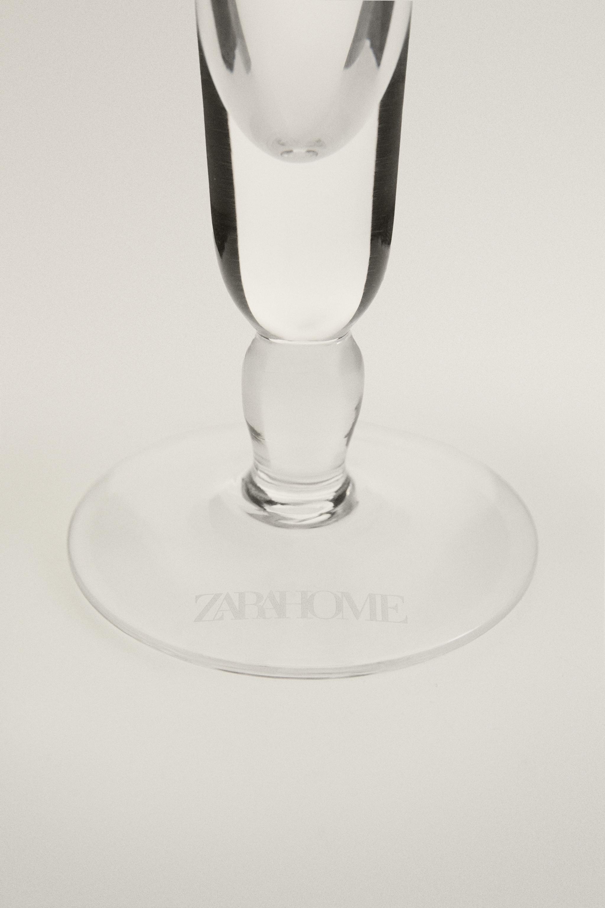 FLOWER-SHAPED GLASS VASE