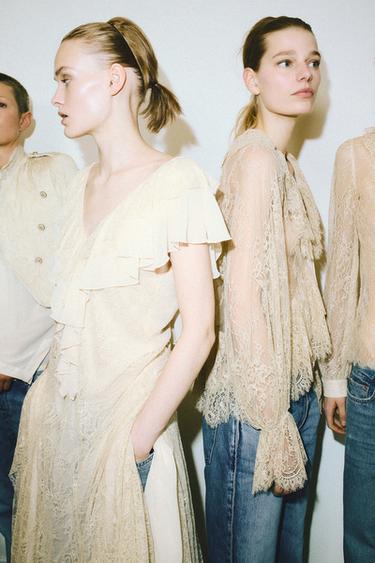 ΦΟΡΕΜΑ ΜΕ ΒΟΛΑΝ ΔΑΝΤΕΛΑ ZW COLLECTION - Εκρού του Zara