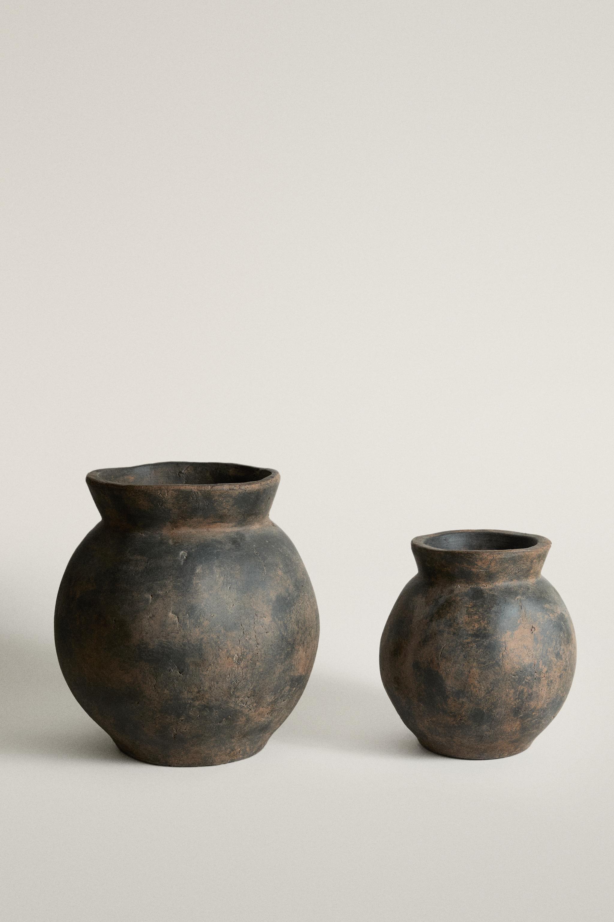 OVAL DECORATIVE CERAMIC VASE