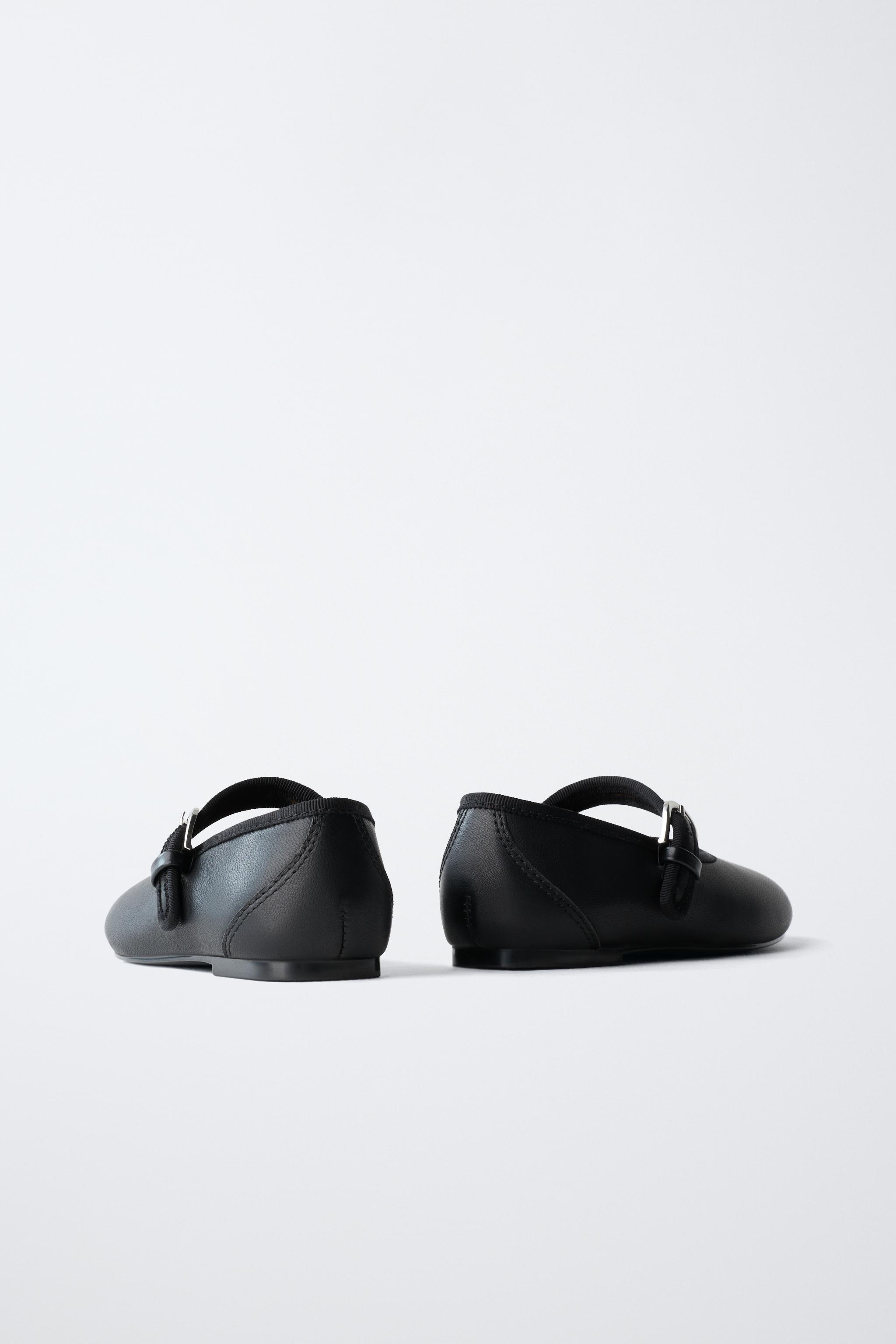 BALLERINES EN CUIR À BOUCLE
