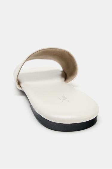 SANDALES PLATES EN CUIR - Blanc écru de Zara - Image 4