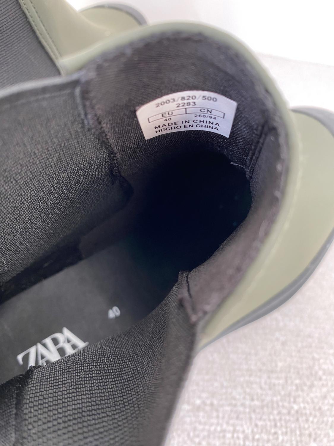 Inner label of a green boot with black detailing, shows EU size 40, "MADE IN CHINA" and "HECHO EN CHINA", Zara logo visible on the insole.