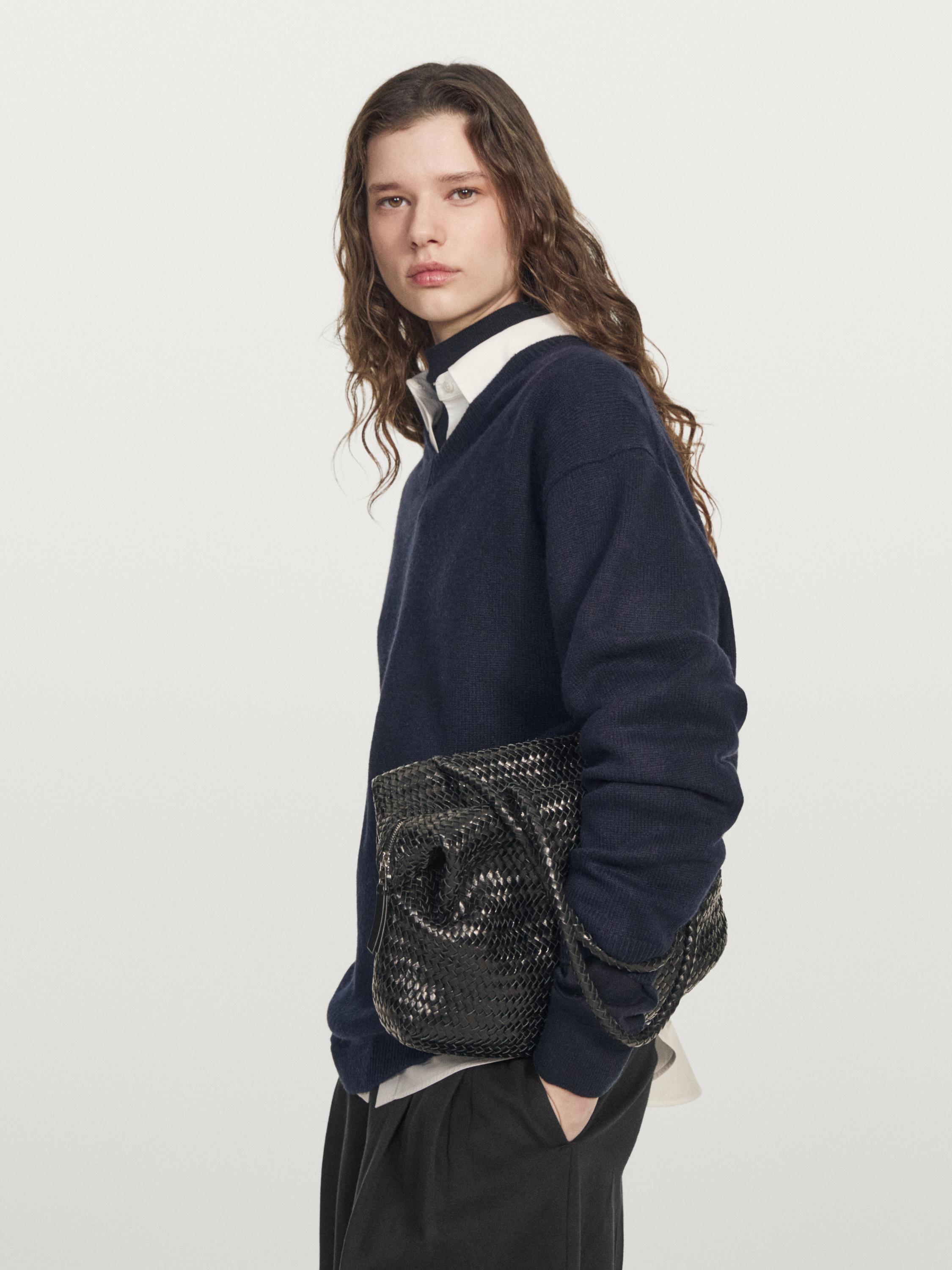 Oversize V-neck knit sweater