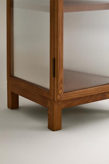 MEUBLE DE RANGEMENT EN BOIS DE FRÊNE ET PORTE VITRÉE - Marron de Zara - Image 4