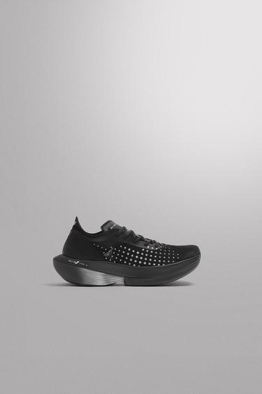 LONG-DISTANCE RUNNING TRAINERS - Black by Zara
