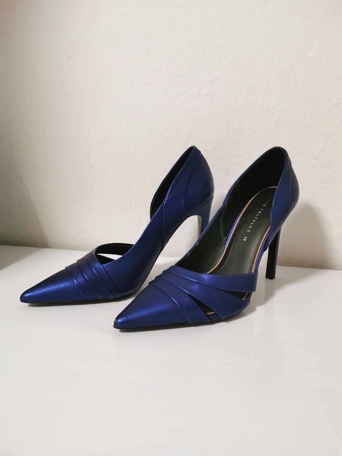 ASYMMETRIC HIGH HEEL COURT SHOES