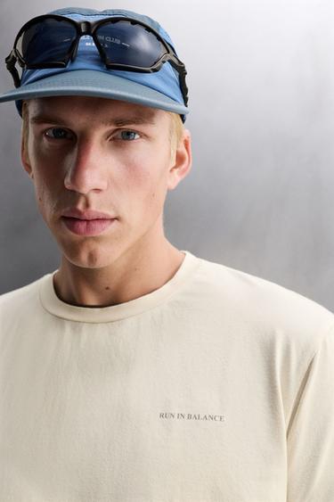 T-SHIRT À IMPRIMÉ GRAPHIQUE - Écru de Zara - Image 4
