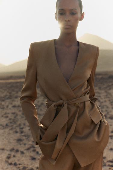 BELTED BLAZER WITH SHOULDER PADS - Caramel by Zara