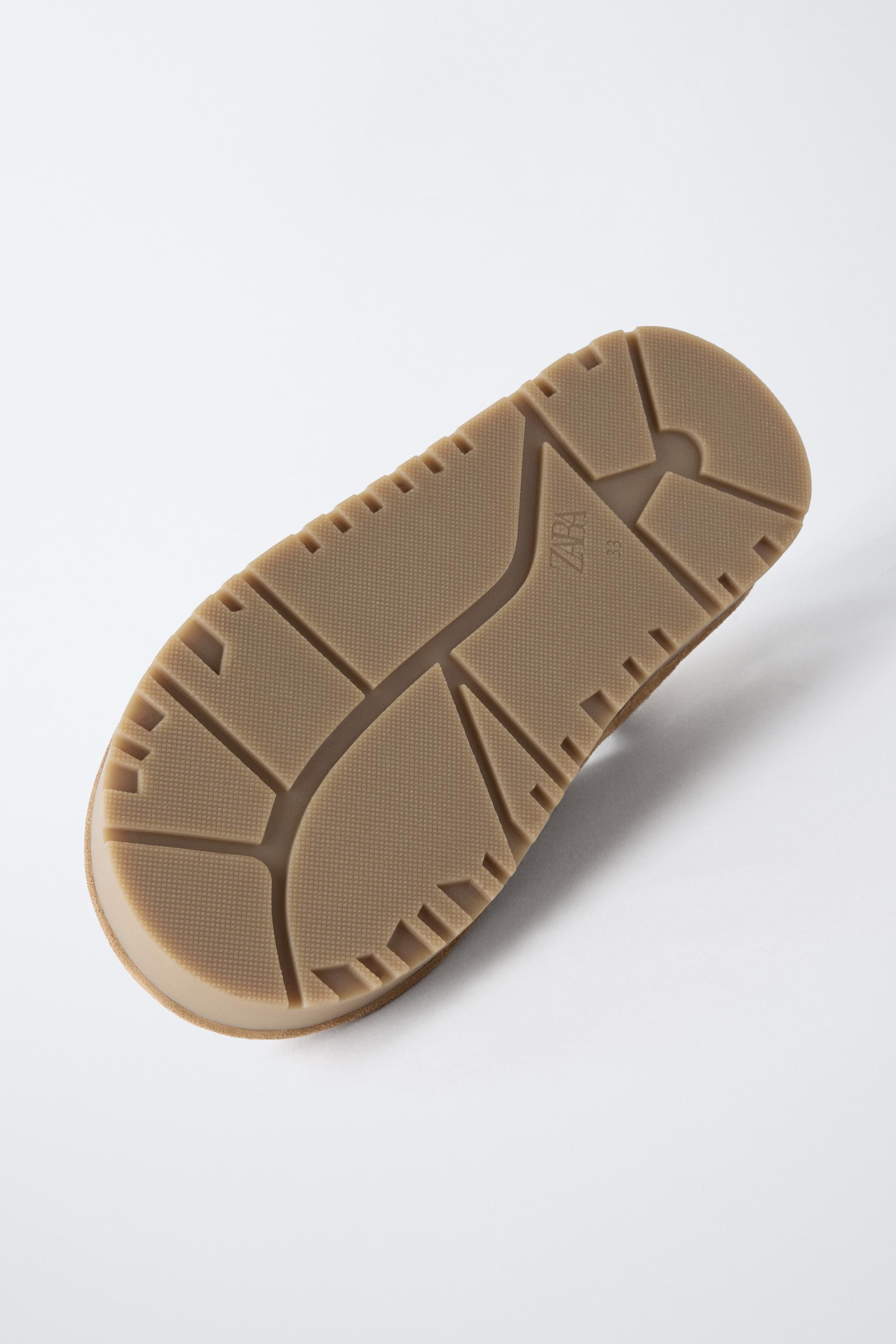 EMBROIDERED CLOGS