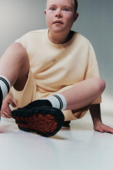 ФУТБОЛКА SPORTY С НАДПИСЬЮ — МАНДАРИНОВЫЙ от Zara