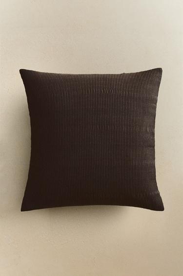 GATHERED QUILT CUSHION COVER - Dark brown by Zara