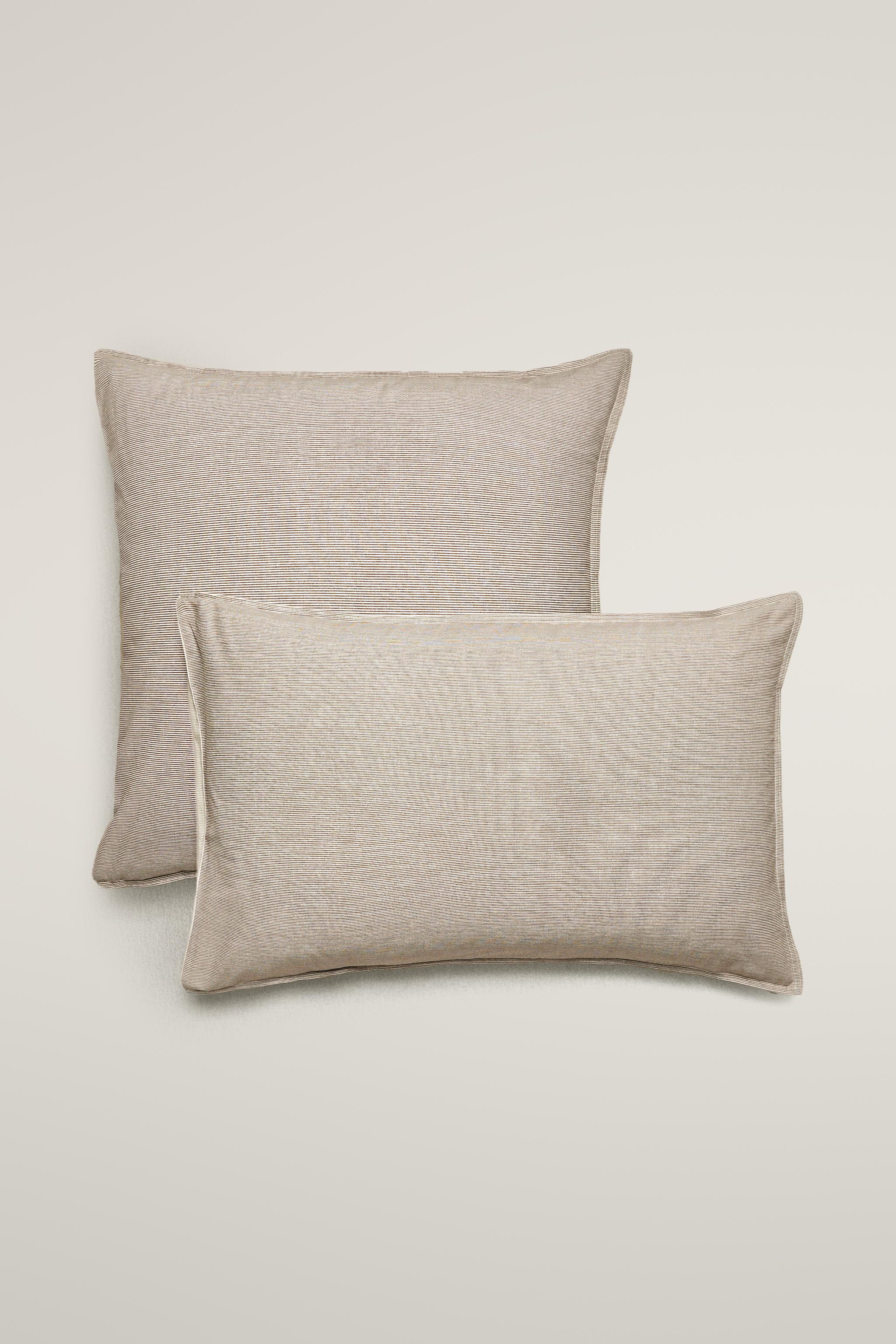 STRIPED PILLOWCASE