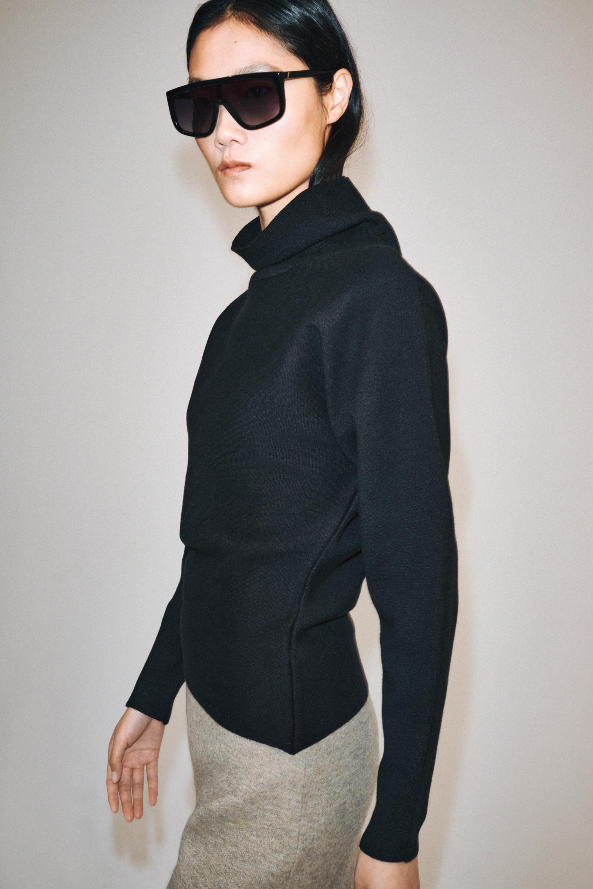HIGH NECK KNIT SWEATER