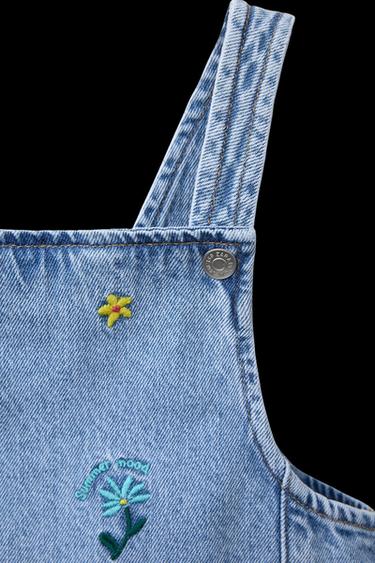 JEANS-LATZKLEID MIT BLUMENSTICKEREI - Blau von Zara