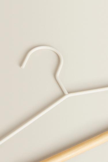 CINTRE MÉTAL ET BOIS PANTALONS - Blanc de Zara - Image 1