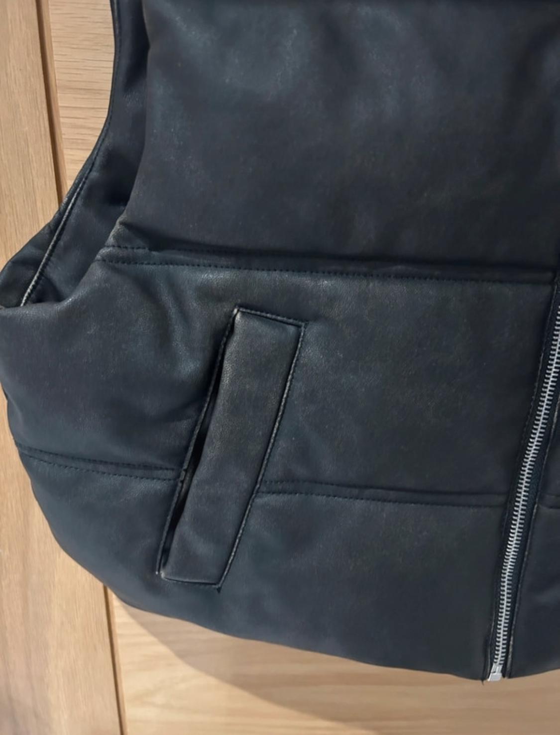 LEATHER EFFECT SHORT PUFFER GILET - Image 5