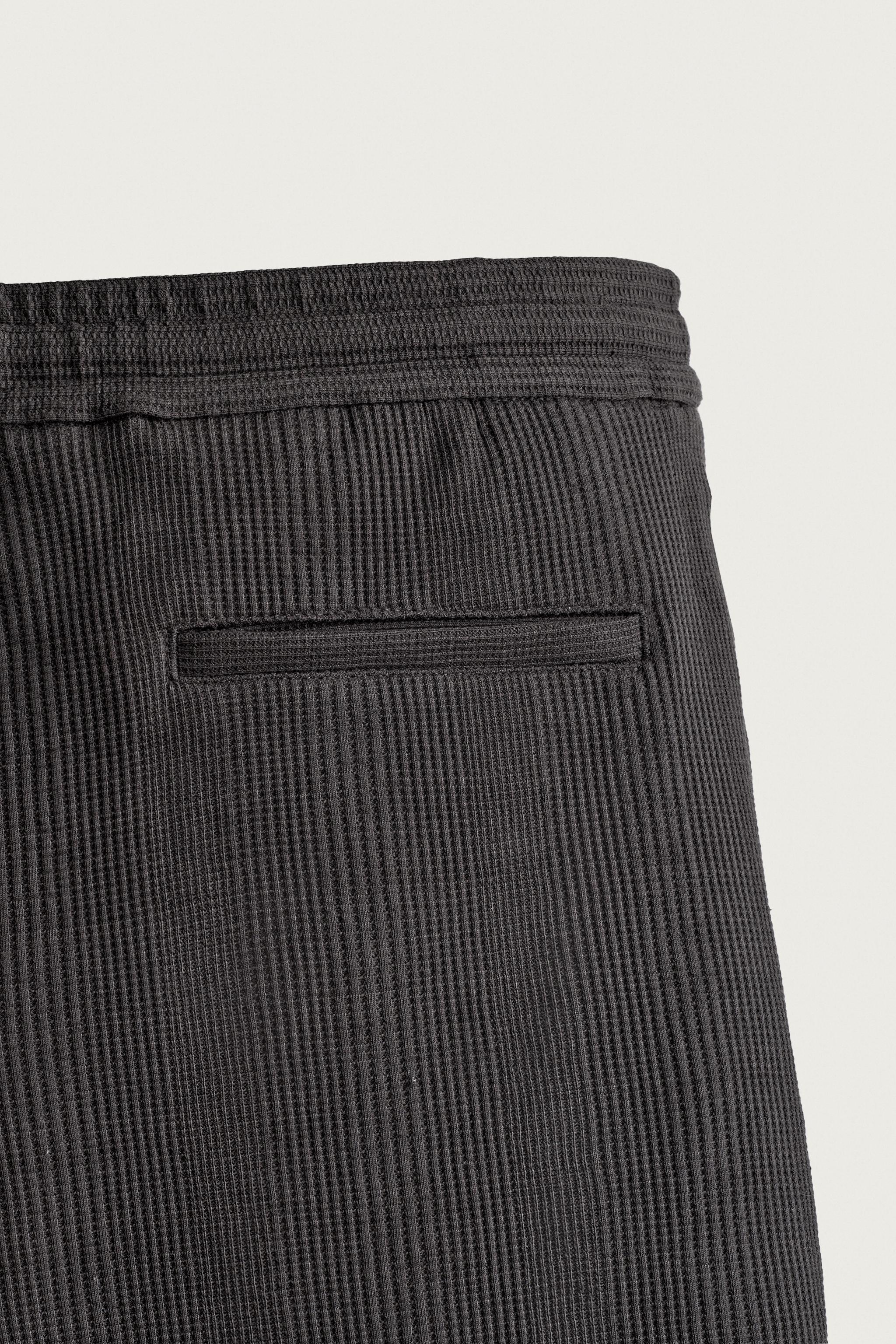 TEXTURED RELAXED FIT SHORTS