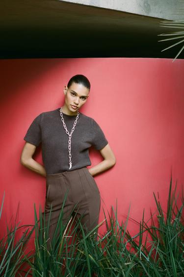 سترة بأكمام قصيرة محاكة SOFT - بني الخاص بـ Zara