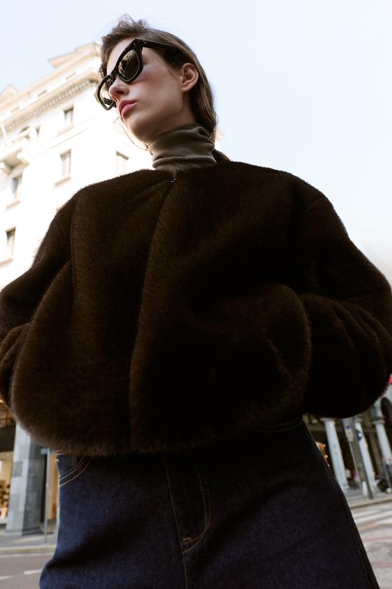 CHAQUETA BOMBER EFECTO PELO - Marrón oscuro de Zara - Imagen 0