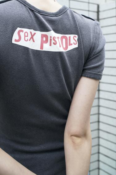 FADED-EFFECT T-SHIRT ©SEX PISTOLS - Anthracite grey by Zara