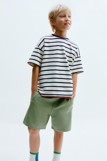 برمودا قطيفة STRAIGHT بنص بارز - أخضر باستيل الخاص بـ Zara