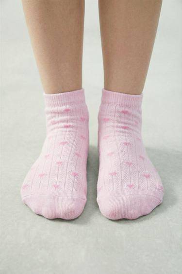 حزمة أربعة جوارب قصيرة قلوب - أبيض by Zara