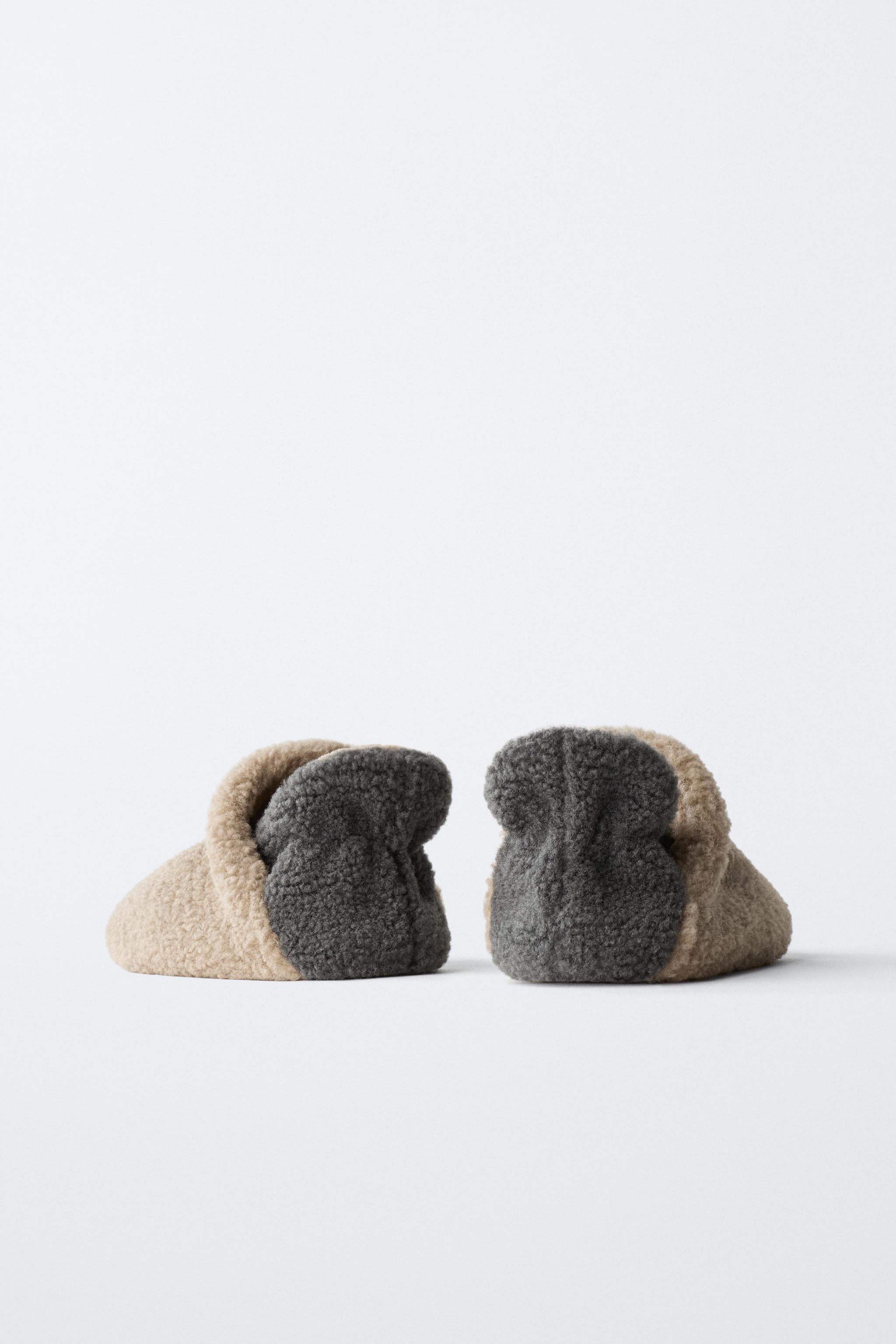 FLEECE HOUSE SLIPPERS