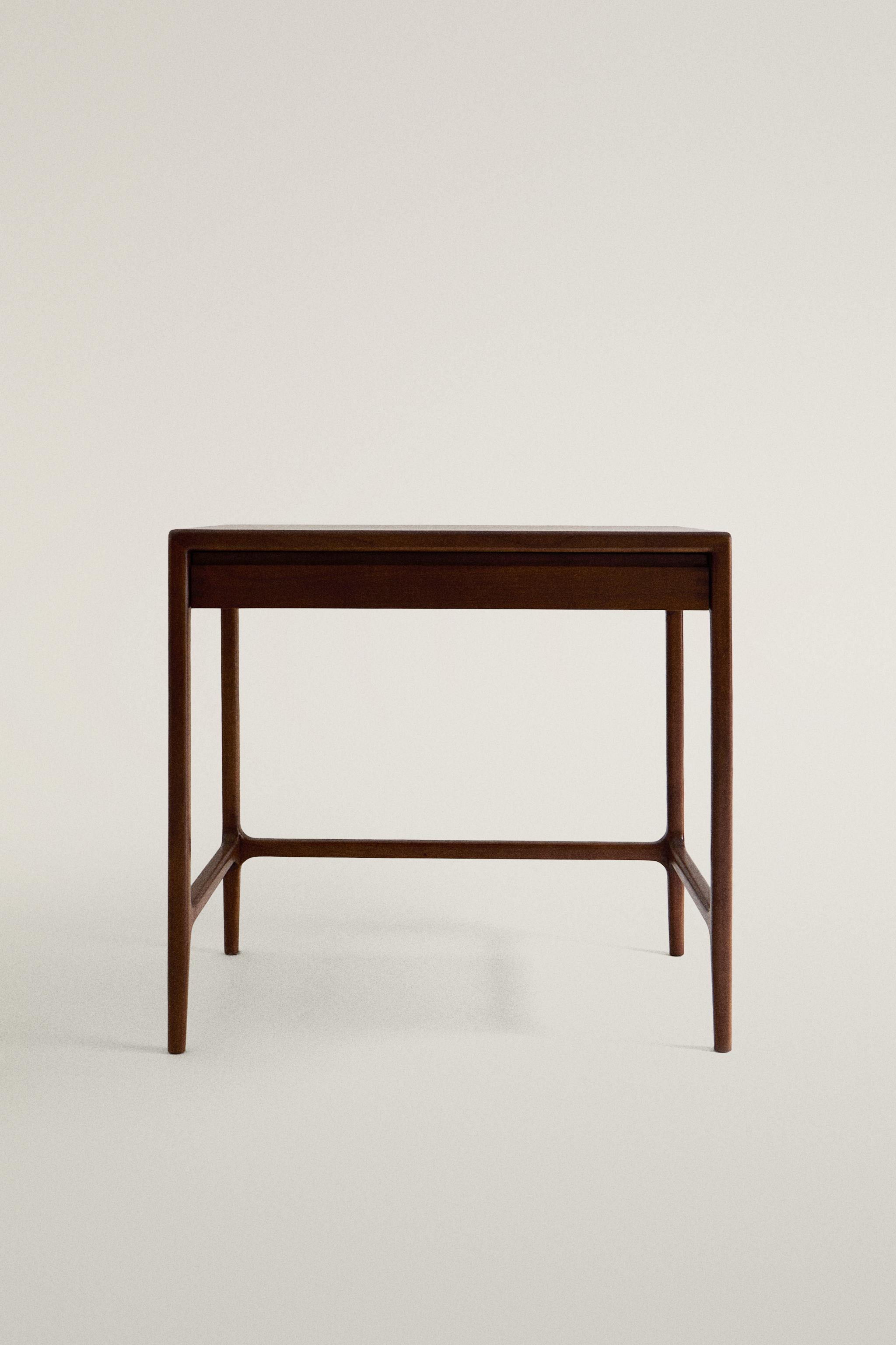 WOODEN DRESSING TABLE