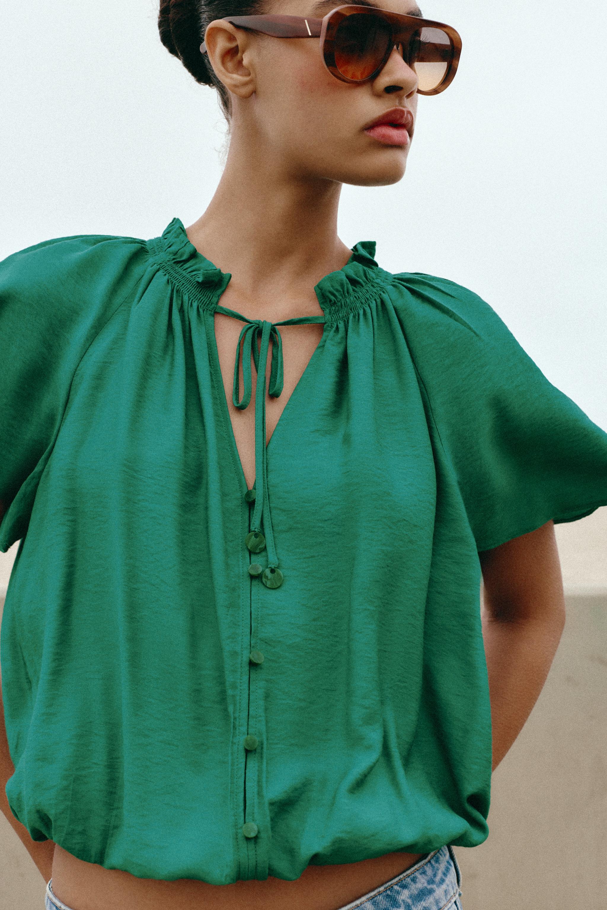 ROMANTİK VOLANLI BLUZ