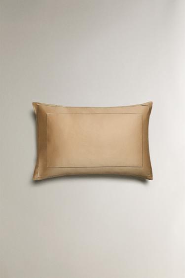 TAIE D’OREILLER SATIN DOUBLE FESTON - Beige de Zara - Image 3