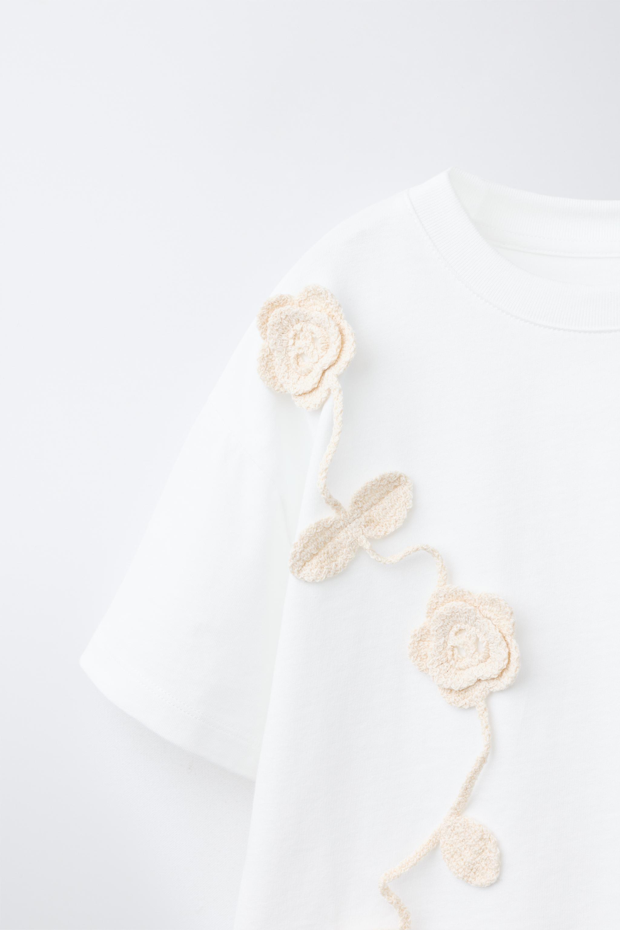 HAUT À FLEURS EN CROCHET