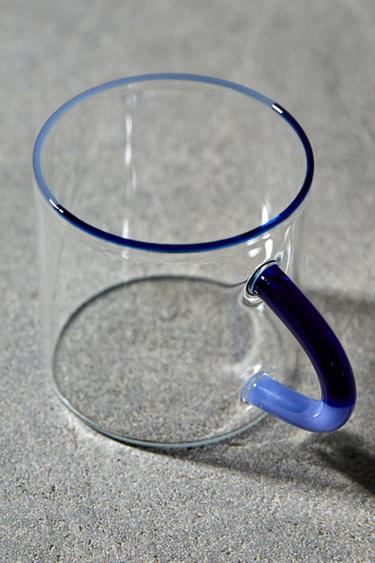 BOROSILICATE GLASS MUG WITH COLOURED HANDLE - Blue by Zara