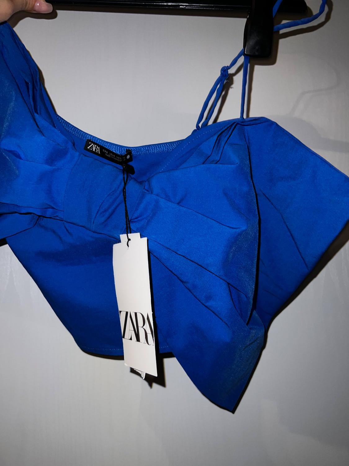 CROP TOP WITH TIE DETAIL - Image 2