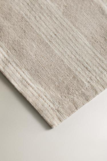 LOT DE 2 SERVIETTES DE TABLE EN LIN DÉLAVÉ À RAYURES - Beige de Zara - Image 2