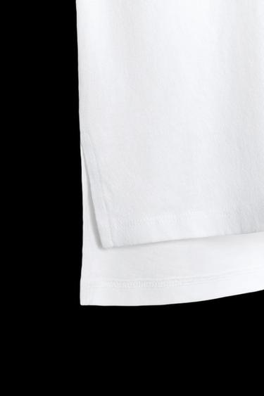 T-SHIRT AUS FESTEM STOFF MIT KURZEN ÄRMELN - Weiß von Zara
