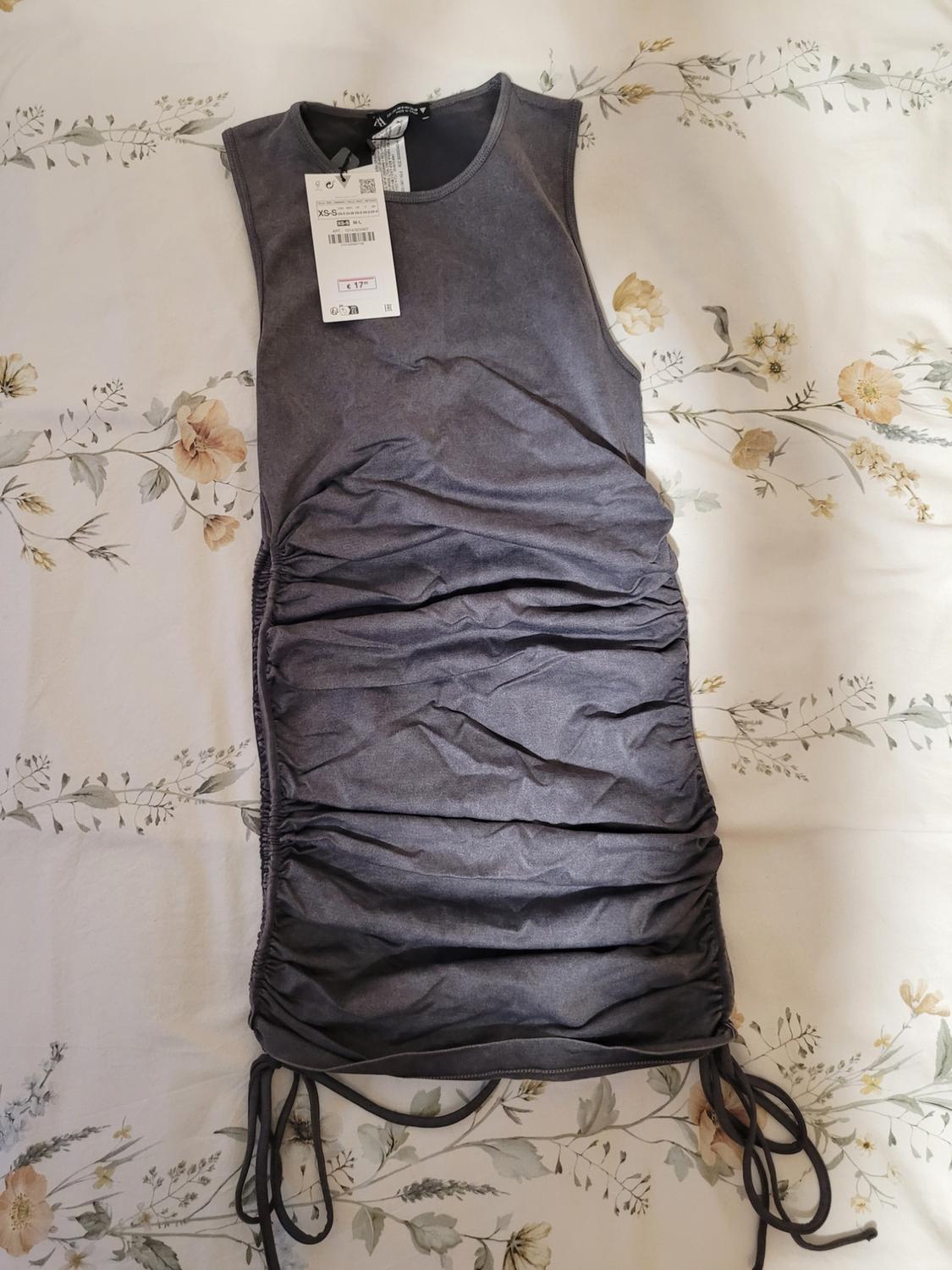 SEAMLESS DRESS WITH GATHERED DETAILS