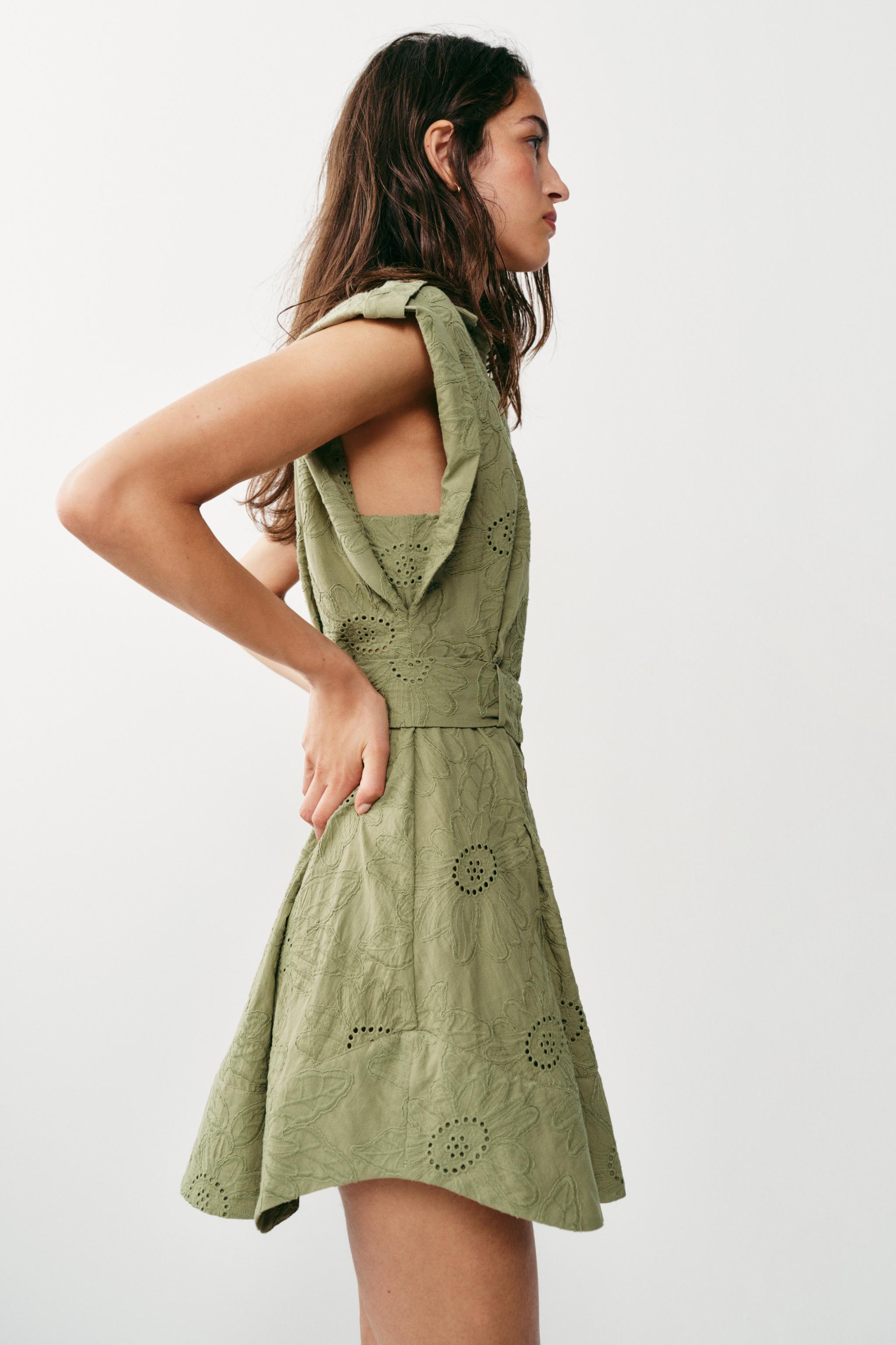 SHORT EMBROIDERED EYELET DRESS