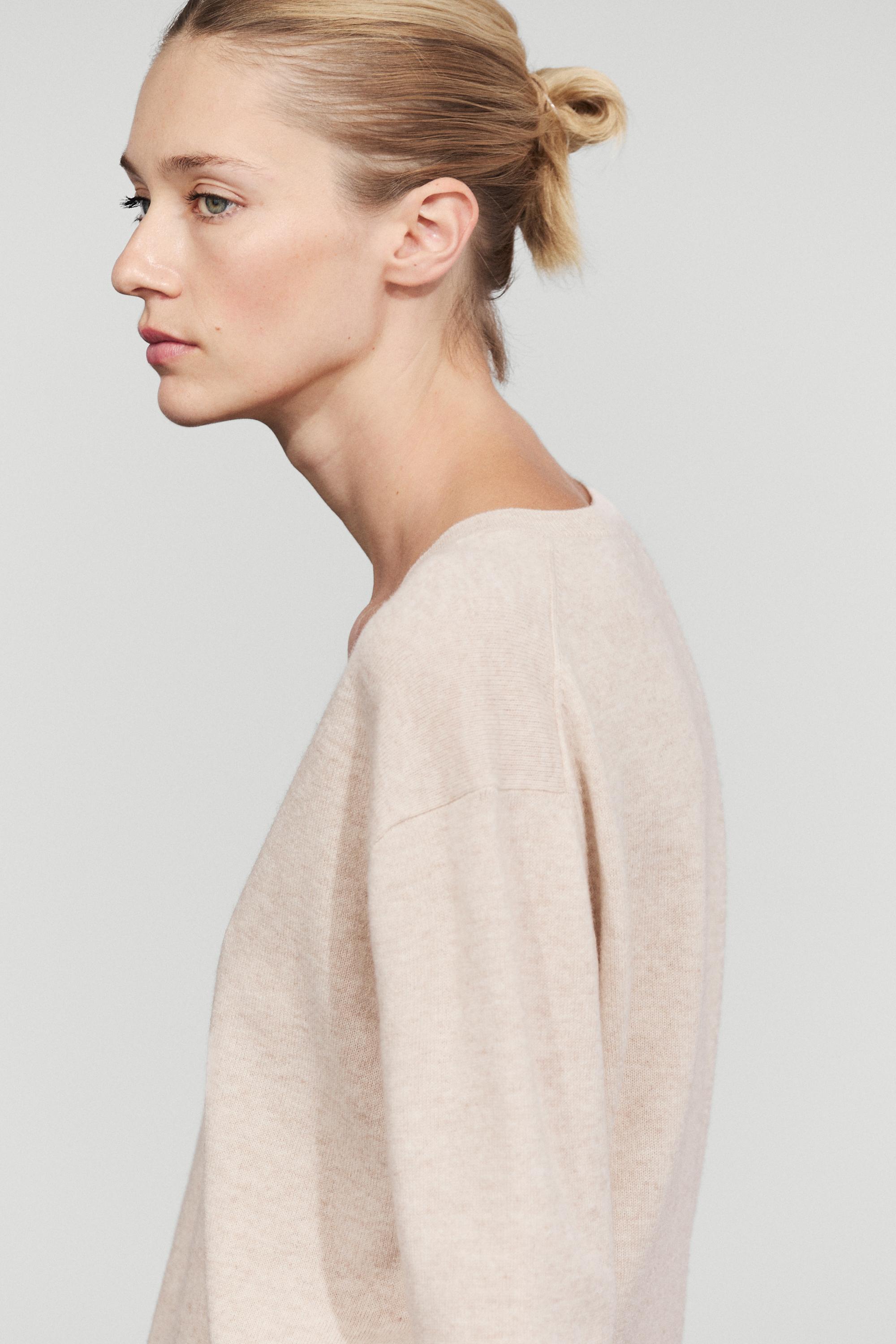 Pull à col en V maille de laine mélangée